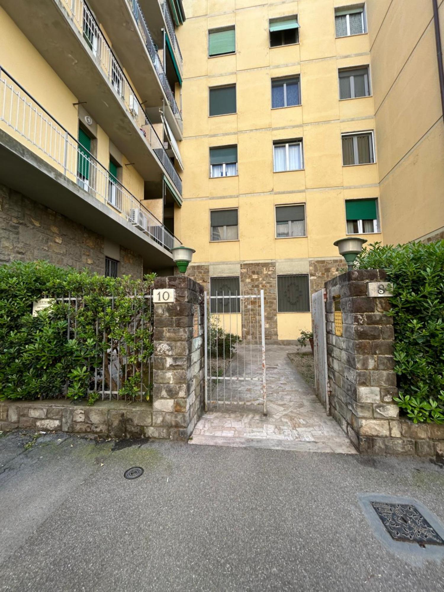 Appartamento Incantevole Con Patio Florens Exteriör bild
