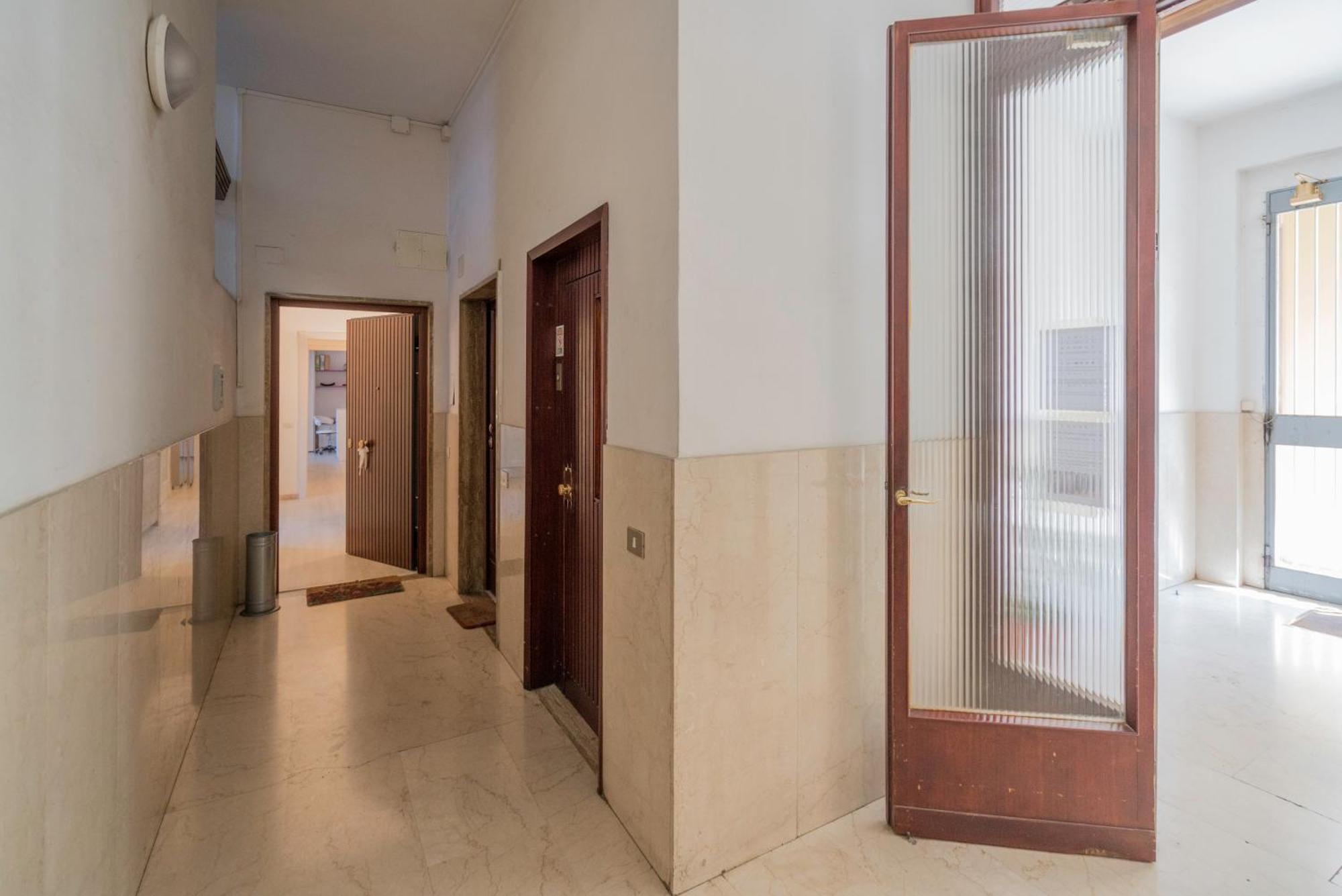Appartamento Incantevole Con Patio Florens Exteriör bild