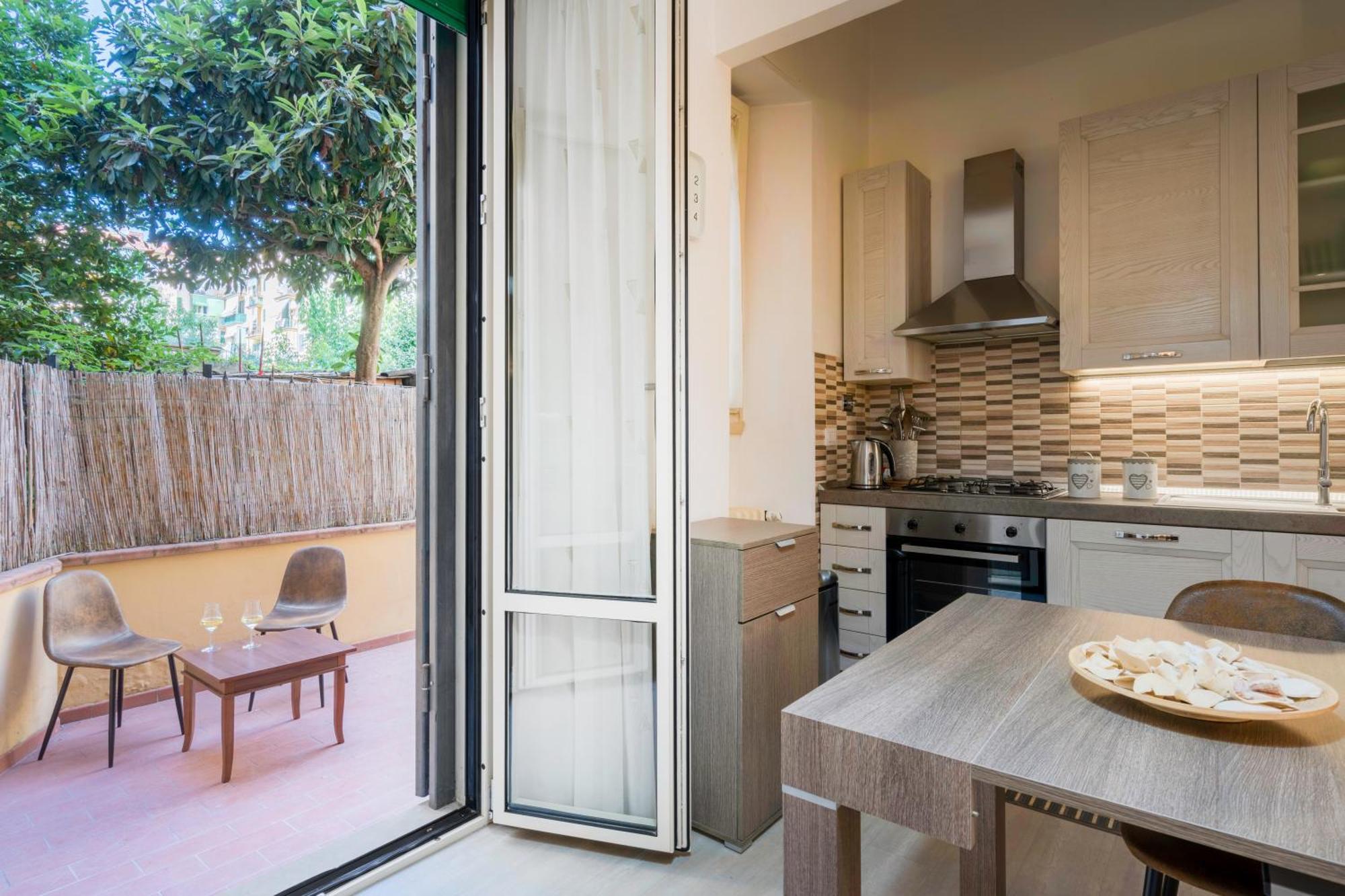 Appartamento Incantevole Con Patio Florens Exteriör bild